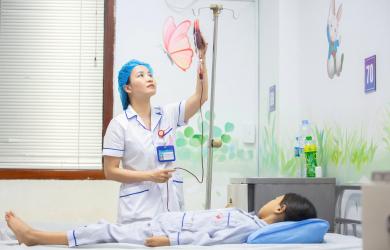 Khi điều dưỡng viên, kỹ thuật y trở thành bạn tâm tình và 'người nhà' của người bệnh